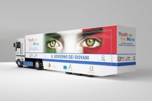 il truk che girerà l'Italia per promuovere il volontariato