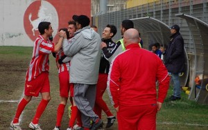 us angri calcio esultante