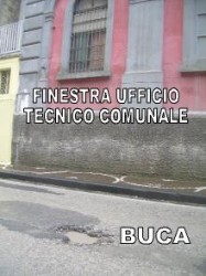 BUCA DAVANTI FINESTRA UFFICIO TECNICO COMUNALE - CERCOLA (NA)