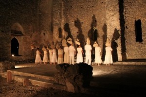 foto scena nei Ruderi di Sant'Eustachio a Scala