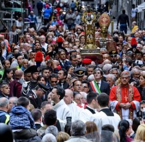 ++ Si rinnova a Napoli il miracolo di San Gennaro ++