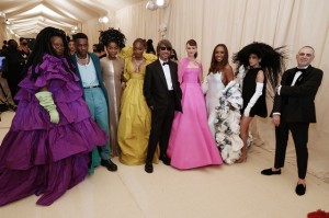 met-gala-2021-look-valentino-met-gala-foto-gala-met-640x425